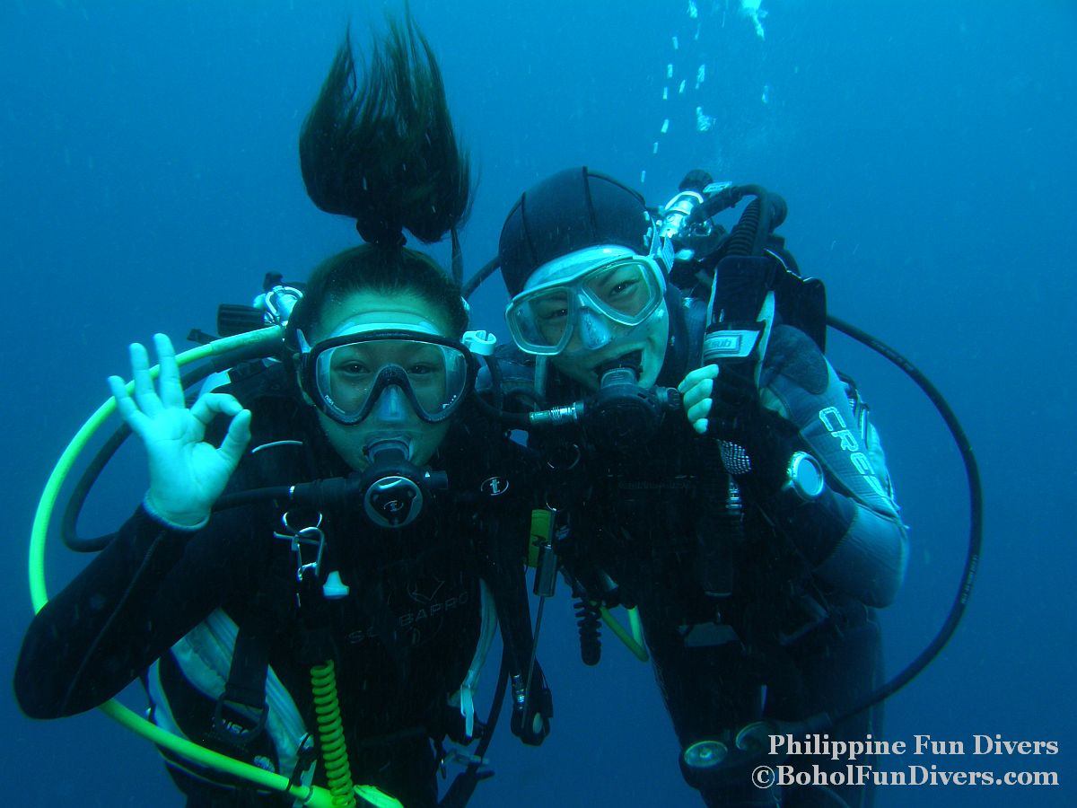 Philippine Fun Divers - Divers Alona Beach Panglao Bohol Rena and Dive Master student